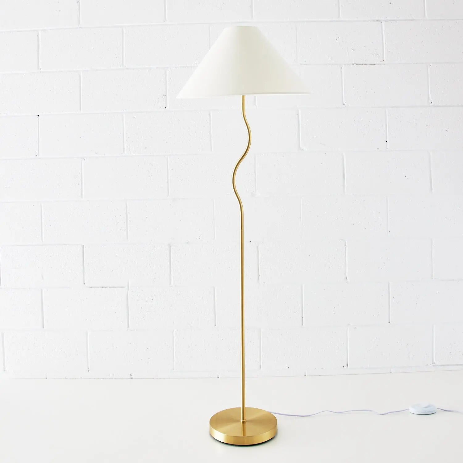 Wavy Metal Floor Lamp Gold & Natural - Floor Lamps - Rugs a Million